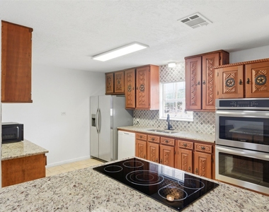 206 Oscar St - Photo Thumbnail 5