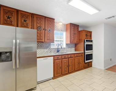 206 Oscar St - Photo Thumbnail 7