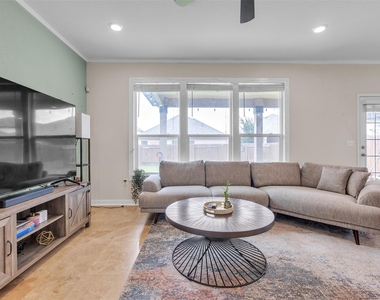 128 Kavanaugh St - Photo Thumbnail 5