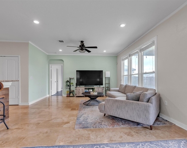 128 Kavanaugh St - Photo Thumbnail 3