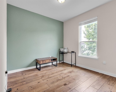 128 Kavanaugh St - Photo Thumbnail 10