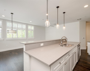 908 Nueces St - Photo Thumbnail 4