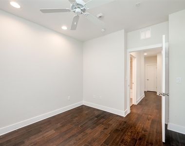 908 Nueces St - Photo Thumbnail 14