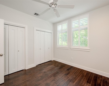 908 Nueces St - Photo Thumbnail 11