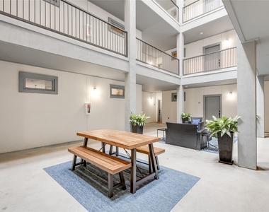908 Nueces St - Photo Thumbnail 18