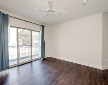 908 Nueces St - Photo Thumbnail 8