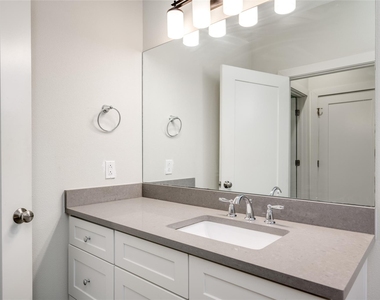 908 Nueces St - Photo Thumbnail 16