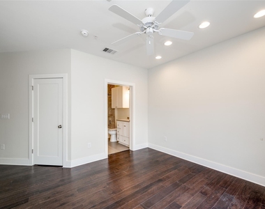 908 Nueces St - Photo Thumbnail 9