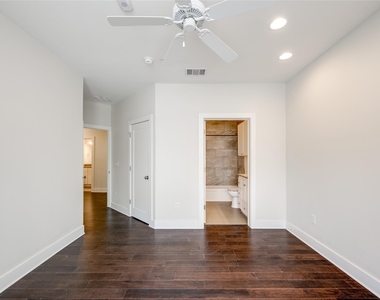 908 Nueces St - Photo Thumbnail 10