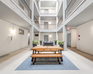 908 Nueces St - Photo Thumbnail 19