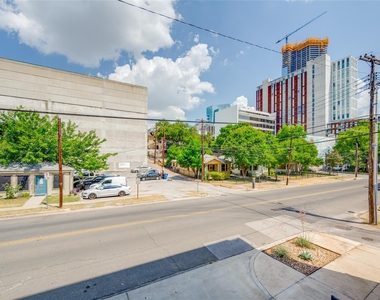 908 Nueces St - Photo Thumbnail 24