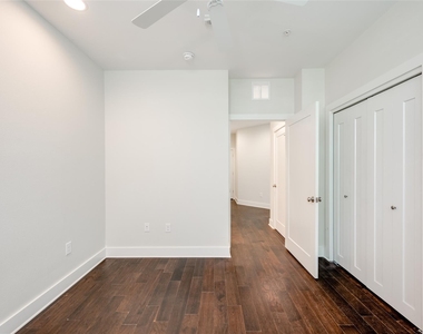 908 Nueces St - Photo Thumbnail 13