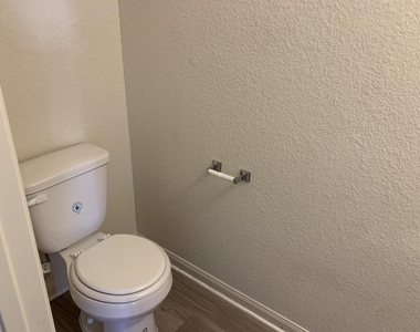 217 Denson Ln - Photo Thumbnail 8