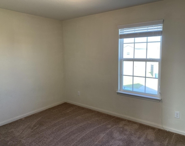 217 Denson Ln - Photo Thumbnail 10
