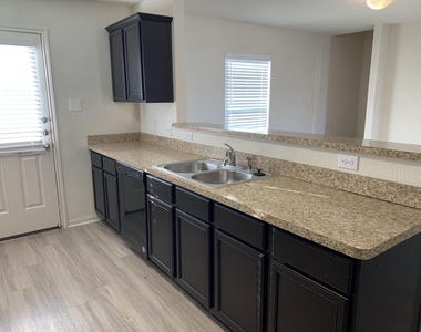 217 Denson Ln - Photo Thumbnail 4