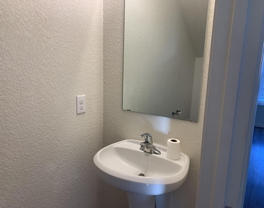217 Denson Ln - Photo Thumbnail 9