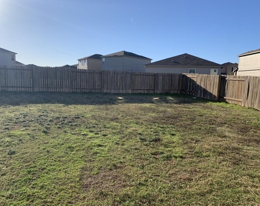 217 Denson Ln - Photo Thumbnail 7