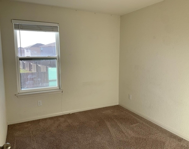 217 Denson Ln - Photo Thumbnail 18