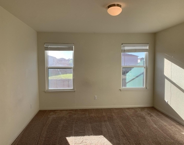 217 Denson Ln - Photo Thumbnail 16