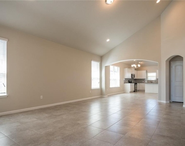 641 Schefer St - Photo Thumbnail 3