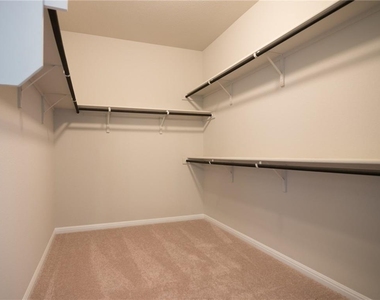 641 Schefer St - Photo Thumbnail 10