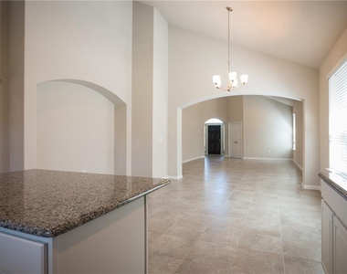 641 Schefer St - Photo Thumbnail 13