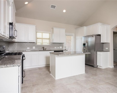 641 Schefer St - Photo Thumbnail 6