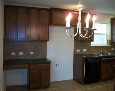 2021 Nestlewood Dr - Photo Thumbnail 3