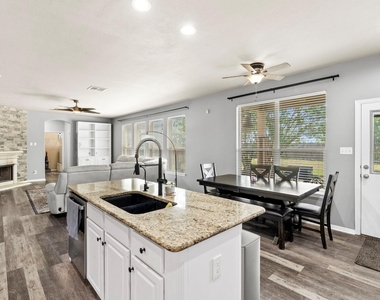 227 Sandstone Trl - Photo Thumbnail 7
