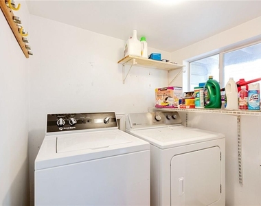 7815 Hardy Dr - Photo Thumbnail 11