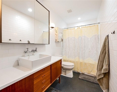 7815 Hardy Dr - Photo Thumbnail 10