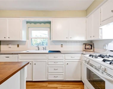 7815 Hardy Dr - Photo Thumbnail 4