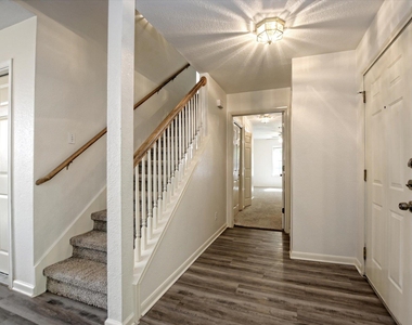 101 S Mockingbird Cir - Photo Thumbnail 1