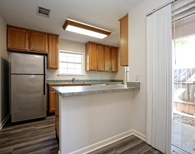101 S Mockingbird Cir - Photo Thumbnail 3