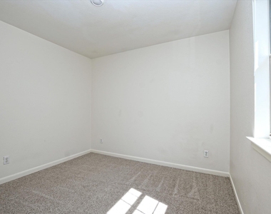 101 S Mockingbird Cir - Photo Thumbnail 12