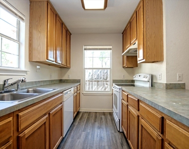 101 S Mockingbird Cir - Photo Thumbnail 4
