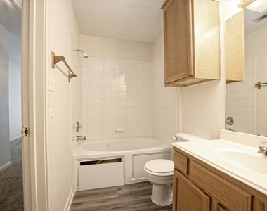 101 S Mockingbird Cir - Photo Thumbnail 9
