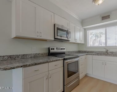 360 14th Avenue S - Photo Thumbnail 3
