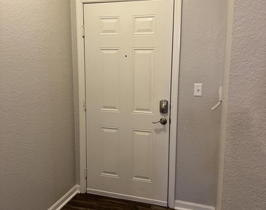 8539 Gate Parkway W - Photo Thumbnail 3