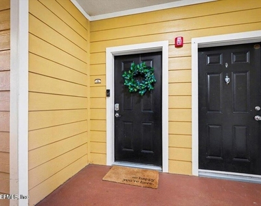 8539 Gate Parkway W - Photo Thumbnail 1