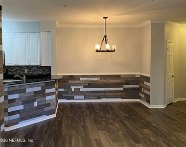 8539 Gate Parkway W - Photo Thumbnail 5