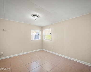 909 Westgate Drive - Photo Thumbnail 12
