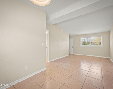 909 Westgate Drive - Photo Thumbnail 8
