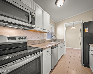 909 Westgate Drive - Photo Thumbnail 11