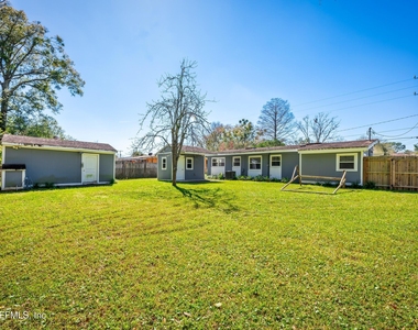 909 Westgate Drive - Photo Thumbnail 4