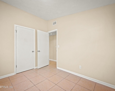 909 Westgate Drive - Photo Thumbnail 16