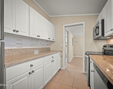 909 Westgate Drive - Photo Thumbnail 10