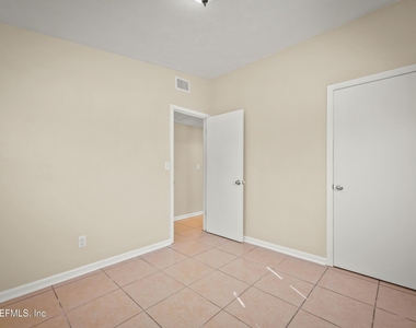909 Westgate Drive - Photo Thumbnail 14