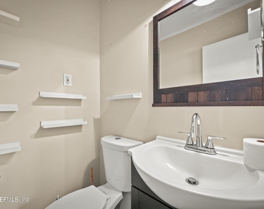 909 Westgate Drive - Photo Thumbnail 21