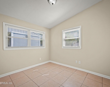 909 Westgate Drive - Photo Thumbnail 15